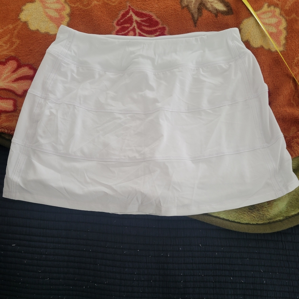 CRZ YOGA white skort. Size 12 (L) New with tags.